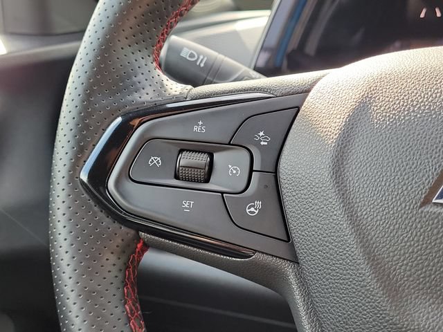 Used 2025 Chevrolet Trax RS w/ Driver Confidence Package FWD image 21