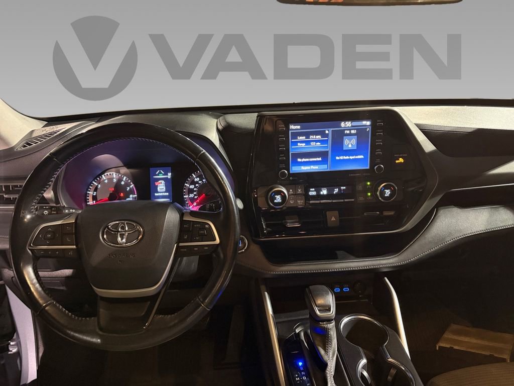 Used 2022 Toyota Highlander LE image 2