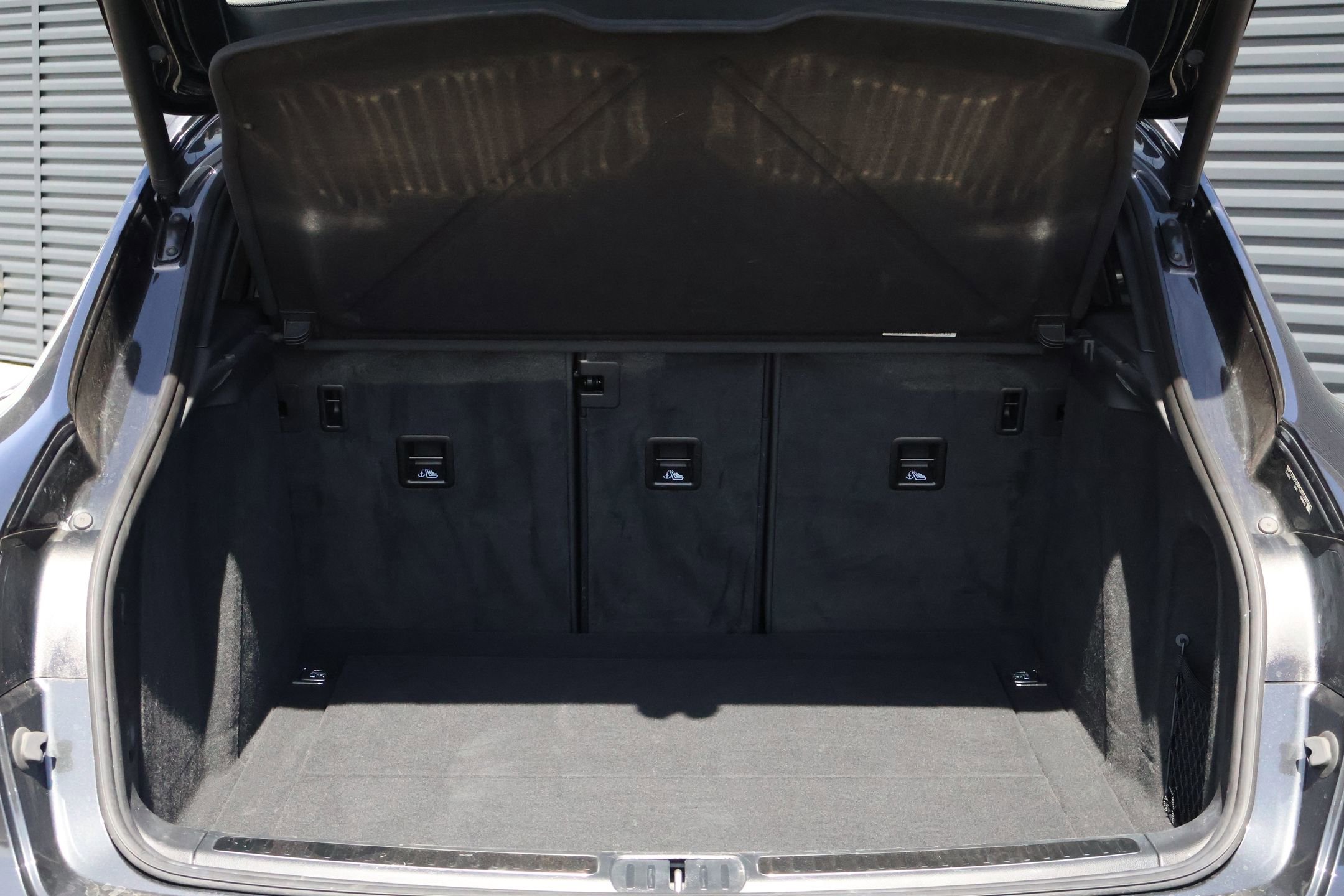 Certified 2023 Porsche Macan image 24