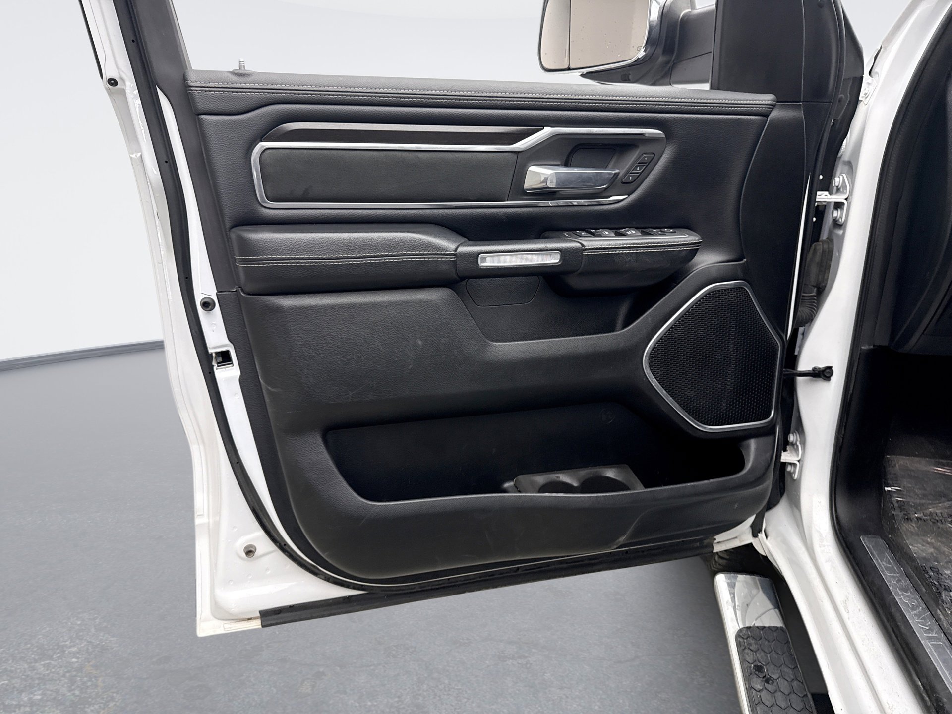 Used 2022 RAM 1500 Laramie image 9