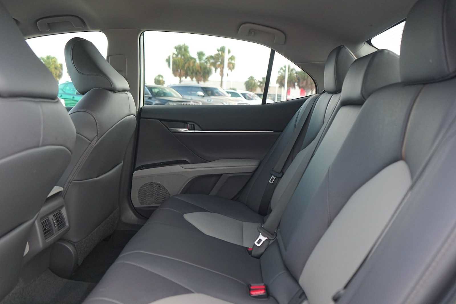 Used 2020 Toyota Camry XLE FWD image 14