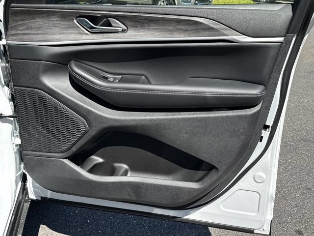 New 2027 Jeep Grand Cherokee Limited AWD/4WD image 14