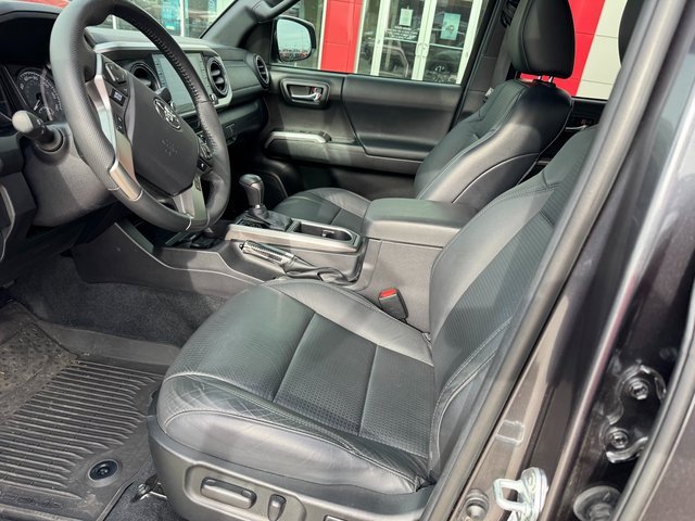 Used 2021 Toyota Tacoma Limited image 4