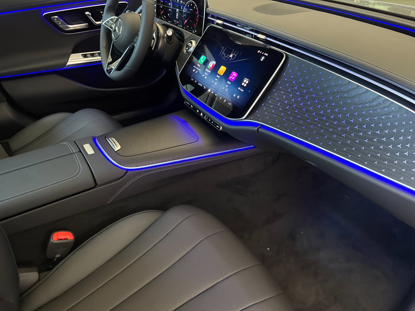 New 2026 Mercedes-Benz E 450 4MATIC Sedan image 15