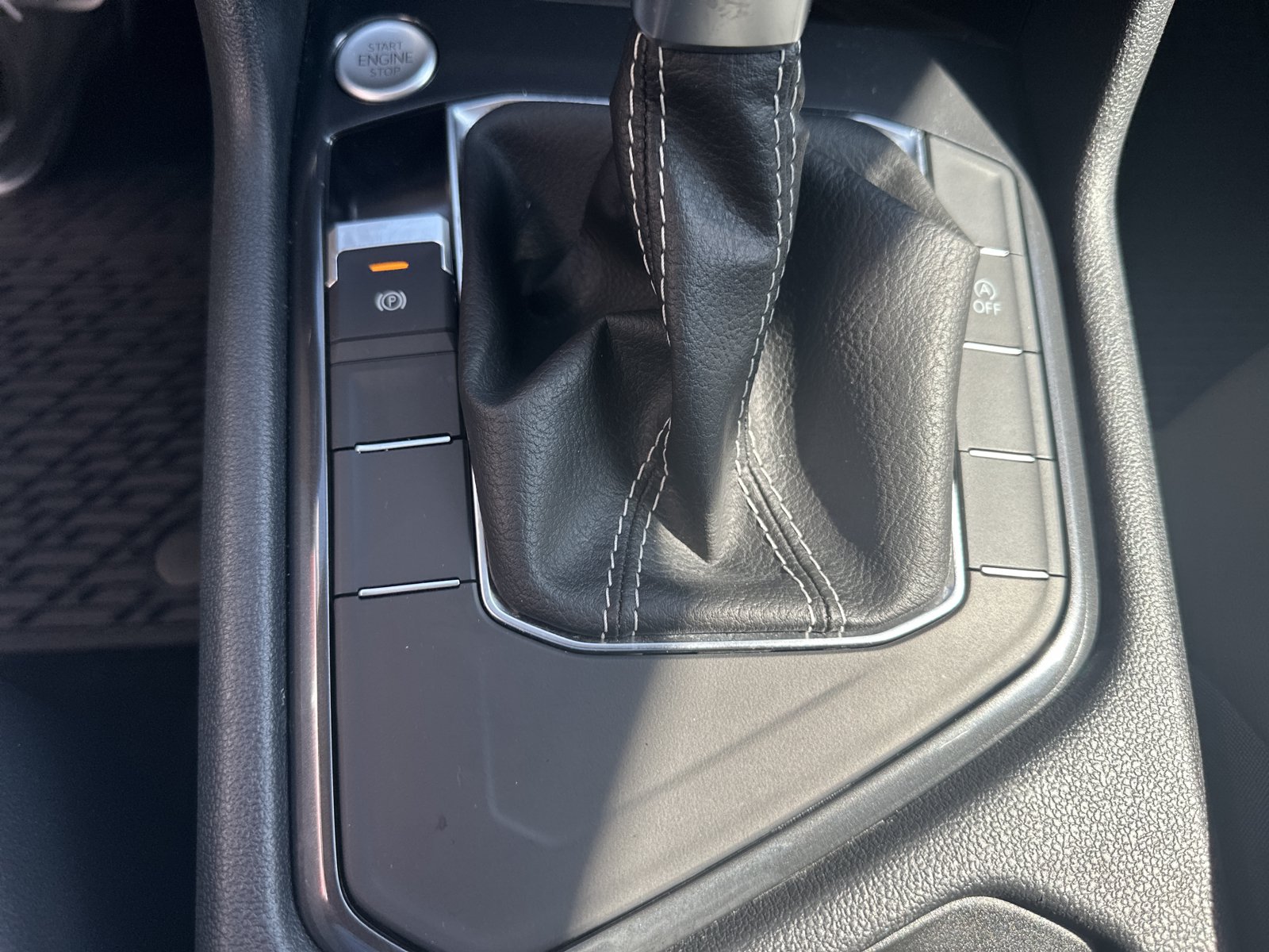Used 2024 Volkswagen Tiguan SE FWD image 18