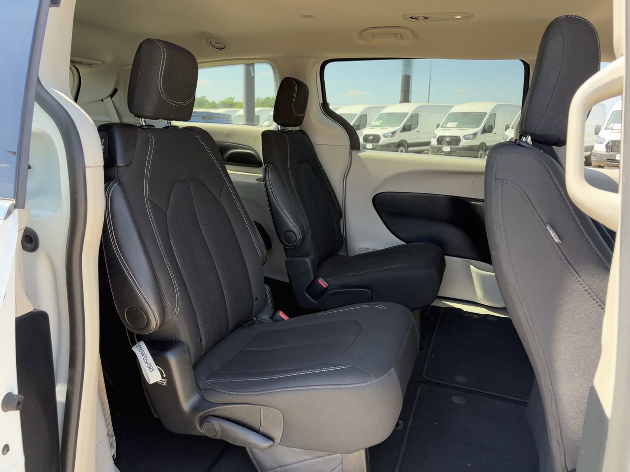 Used 2024 Chrysler Voyager LX image 29