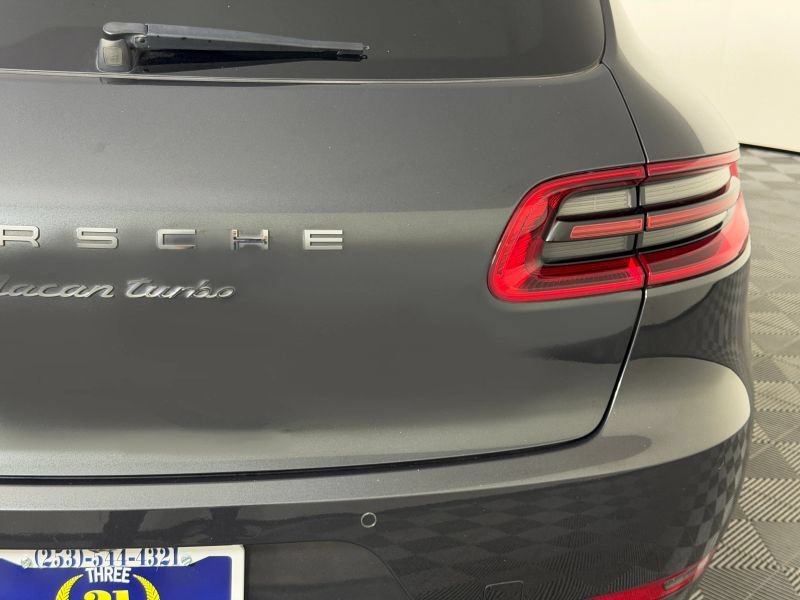 Used 2018 Porsche Macan Turbo AWD/4WD image 32