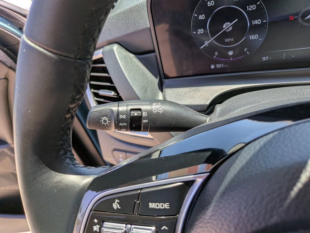 Certified 2025 Kia Seltos EX FWD image 32