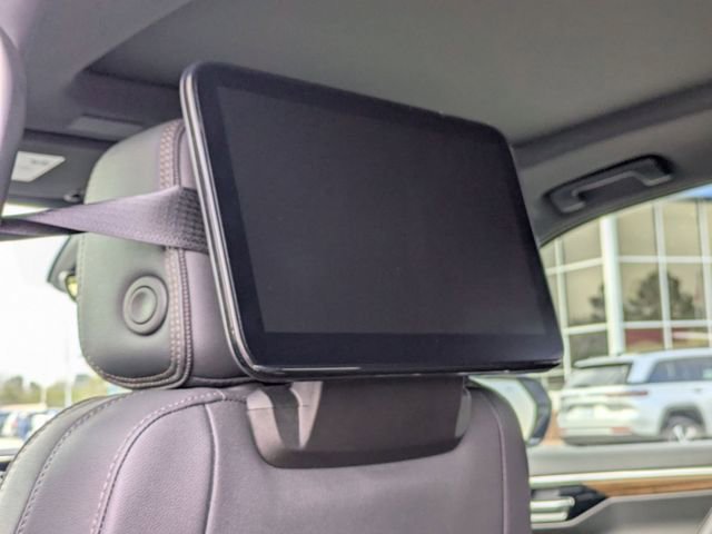 New 2026 Chevrolet Suburban High Country image 32