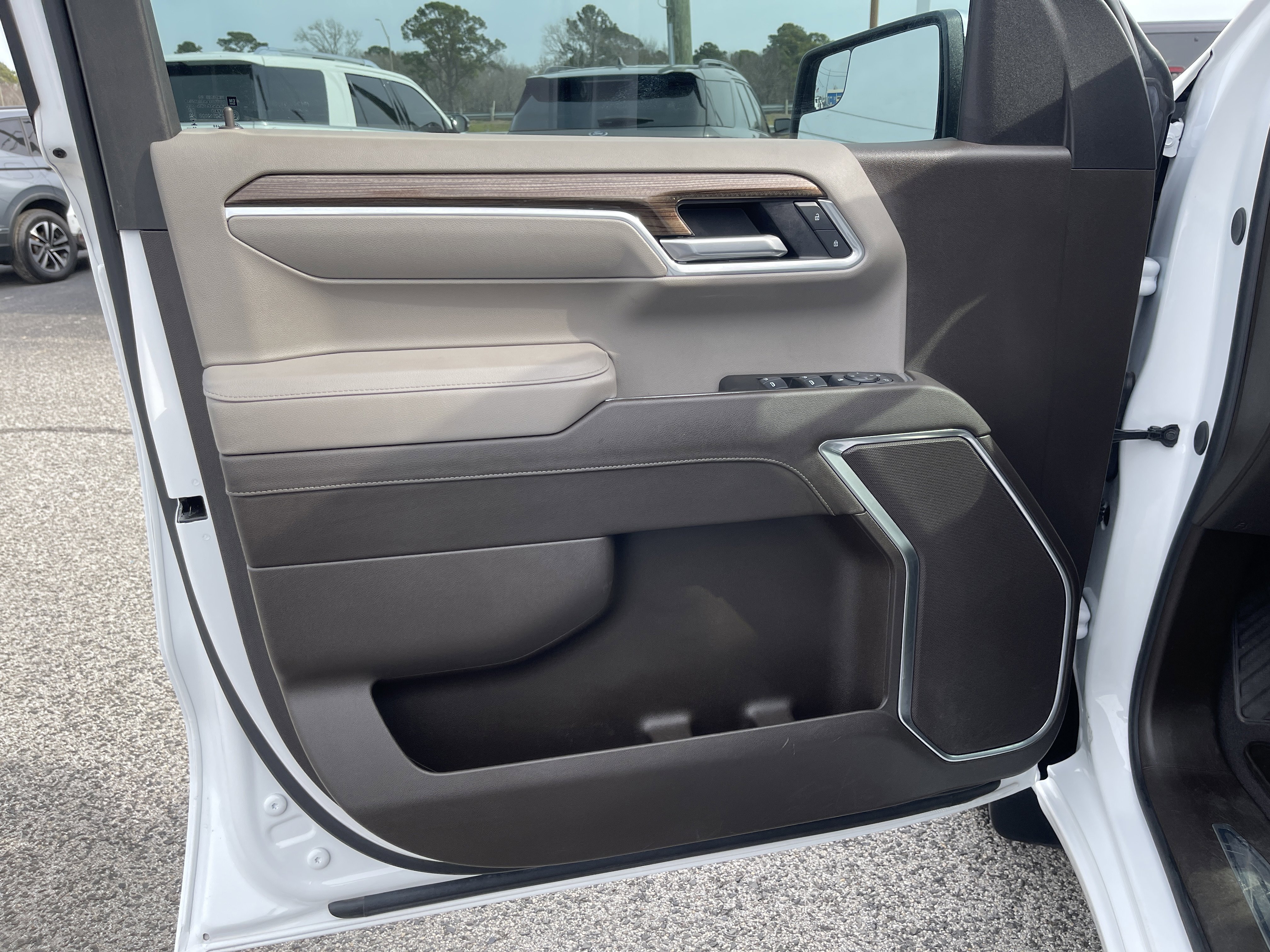 Used 2025 Chevrolet Silverado 1500 LT image 12