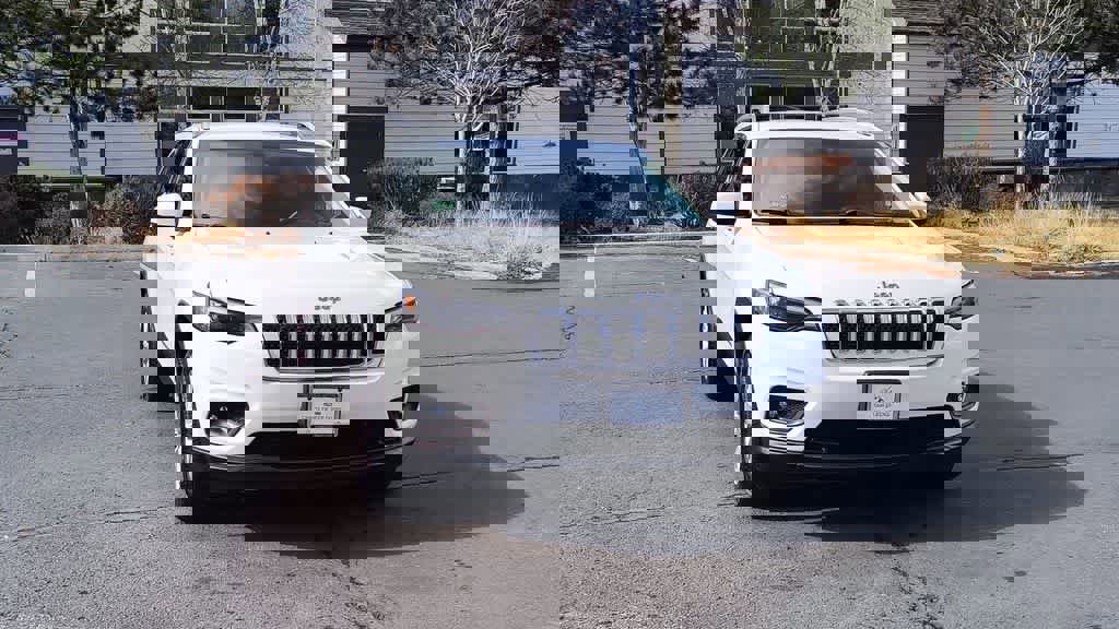 Used 2019 Jeep Cherokee Latitude w/ Popular Appearance Group image 3