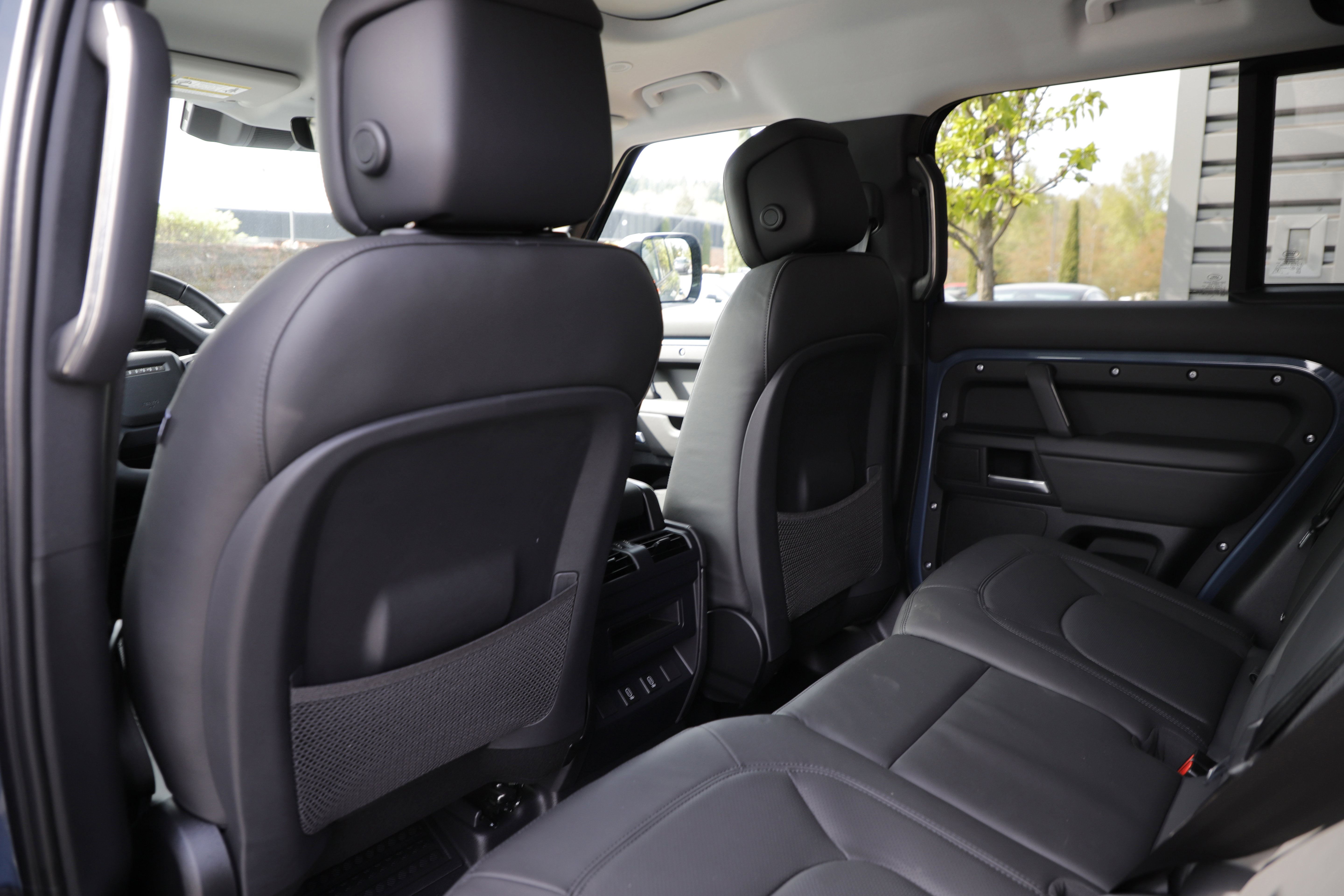 New 2026 Land Rover Defender 110 X-Dynamic SE image 15