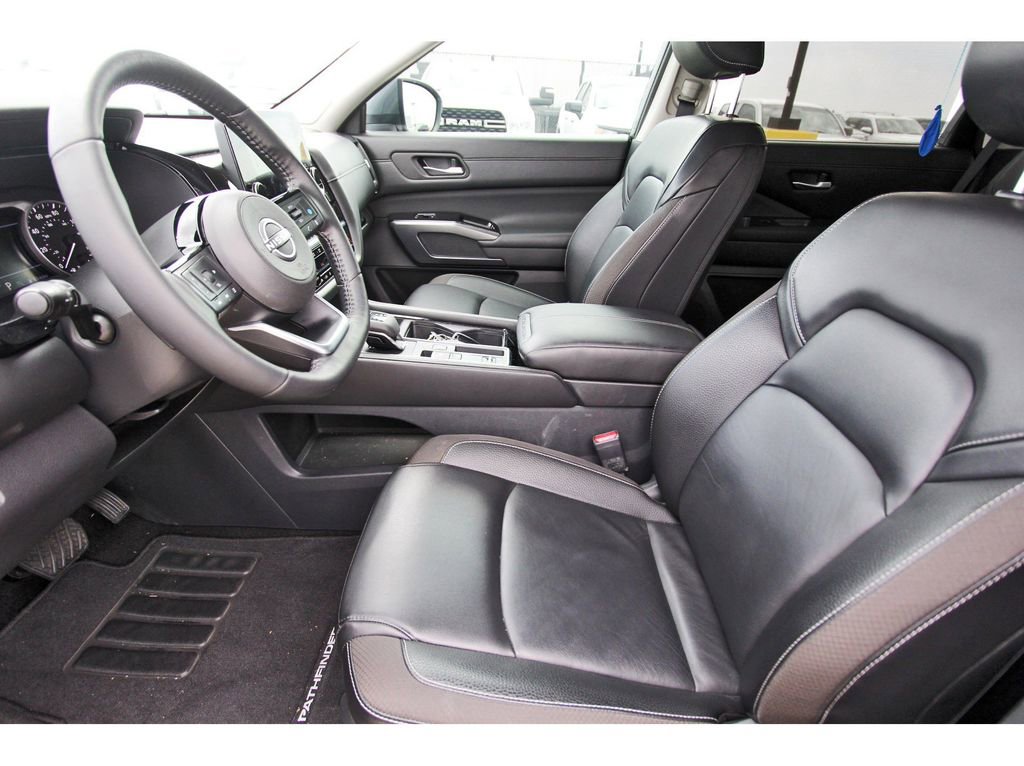 Used 2024 Nissan Pathfinder SL w/ SL Premium Package image 6