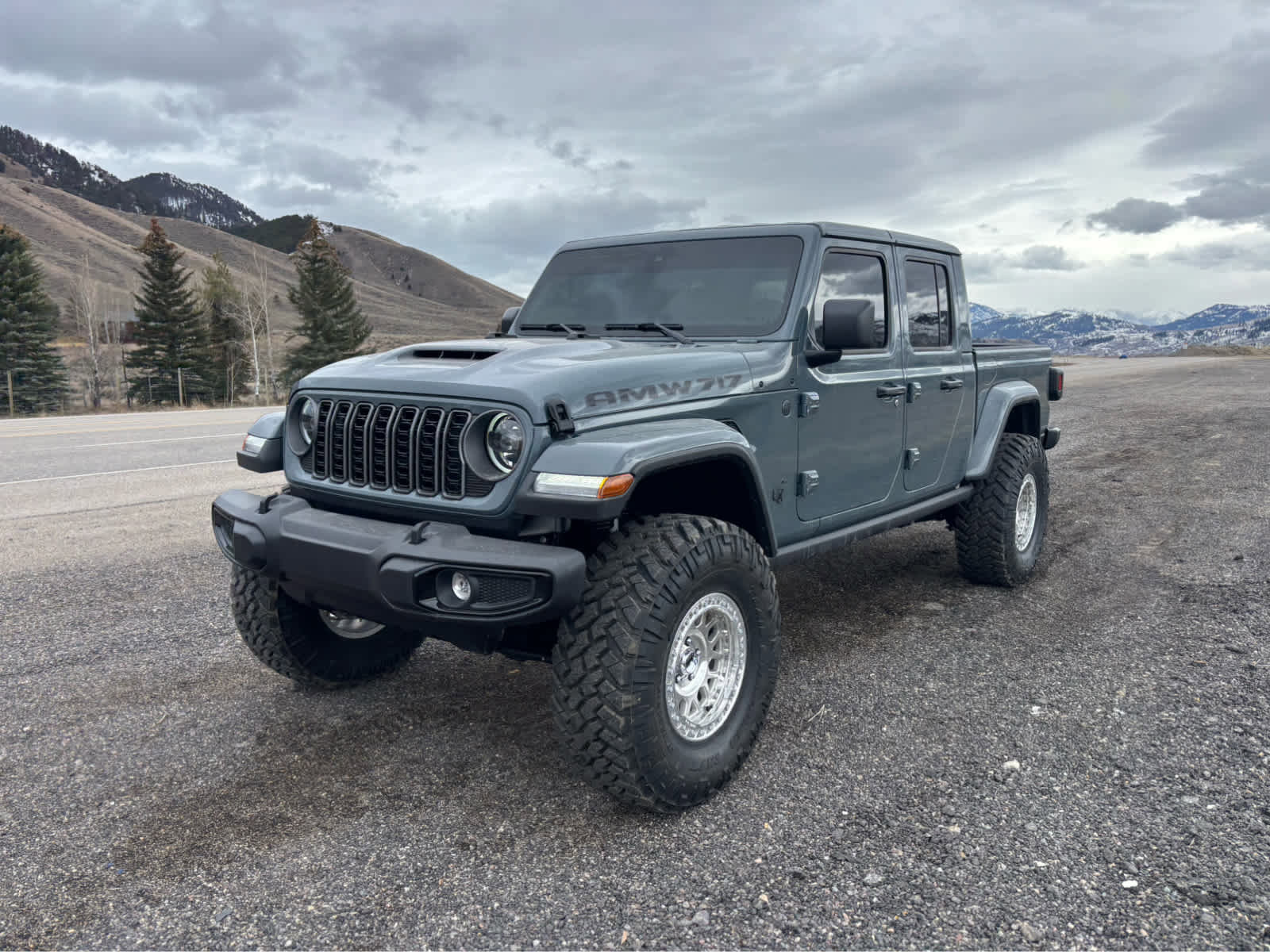 Used 2025 Jeep Gladiator Sport image 2