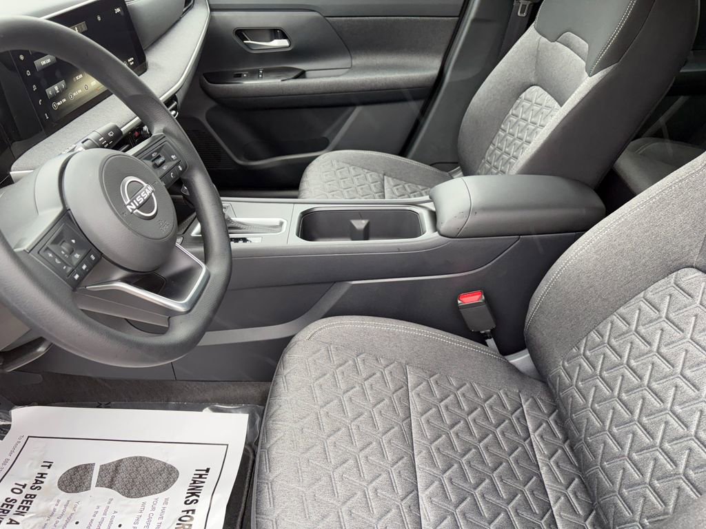 Used 2025 Nissan Kicks SV FWD image 9