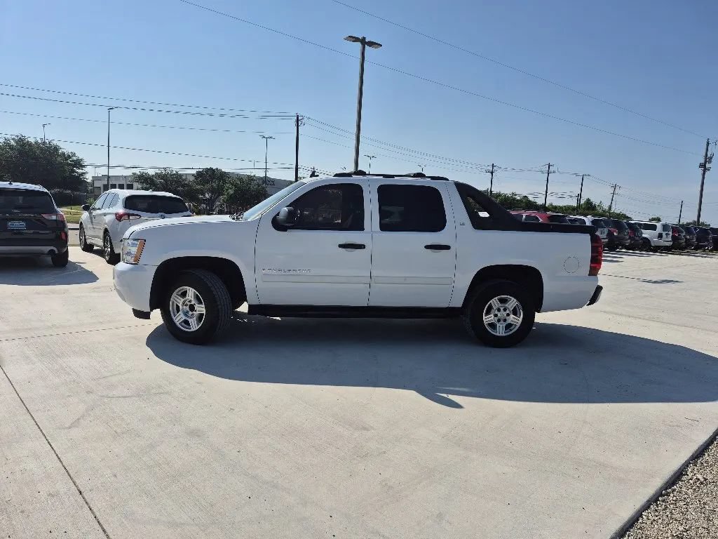 Used 2007 Chevrolet Avalanche LS RWD image 2