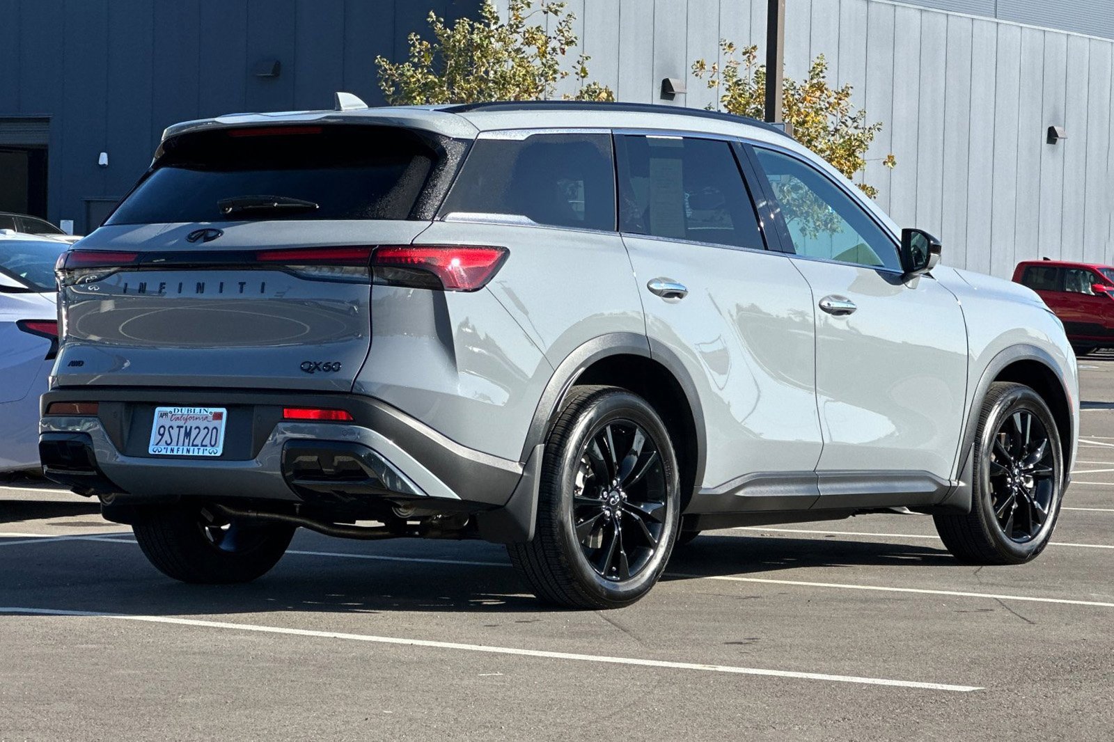 Certified 2025 INFINITI QX60 Luxe w/ Black Edition image 4