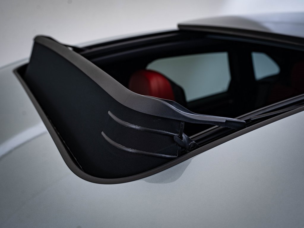 Certified 2025 Porsche Macan image 13