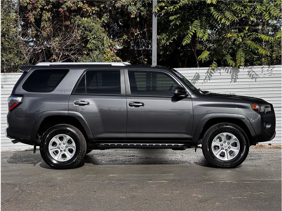 Used 2022 Toyota 4Runner SR5 Premium w/ Moonroof Package AWD/4WD image 13