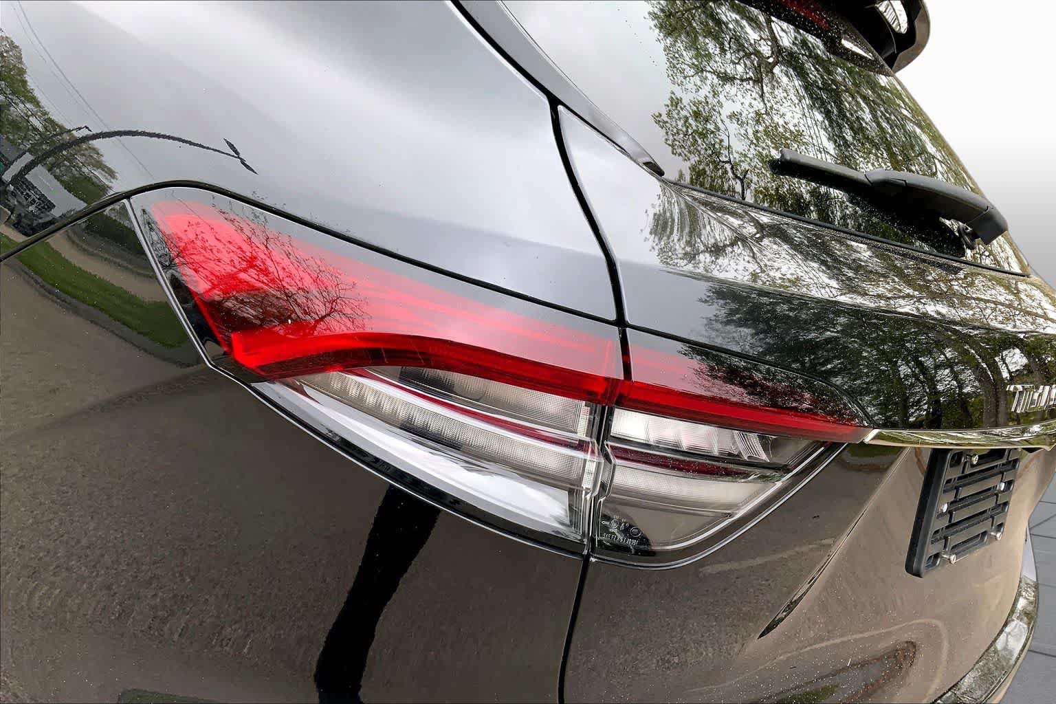 Used 2021 Maserati Levante Trofeo AWD/4WD image 27