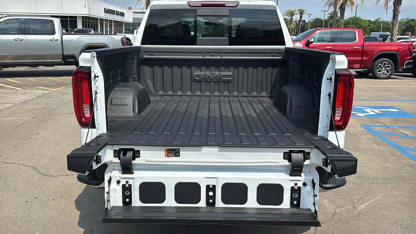 New 2026 GMC Sierra 1500 SLT w/ SLT Premium Plus Package AWD/4WD image 7