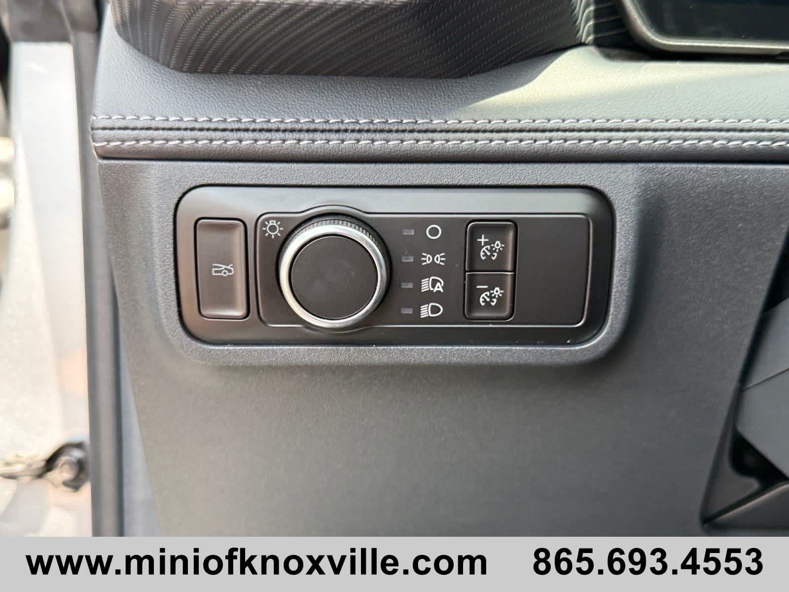 Used 2025 Ford Mustang Premium RWD image 28