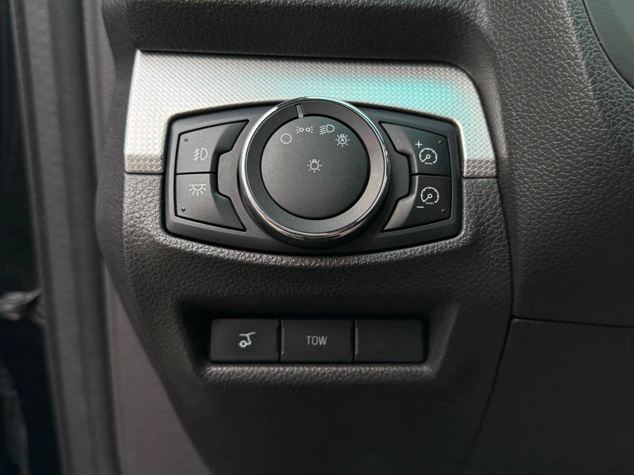 Used 2013 Ford Explorer XLT AWD/4WD image 24