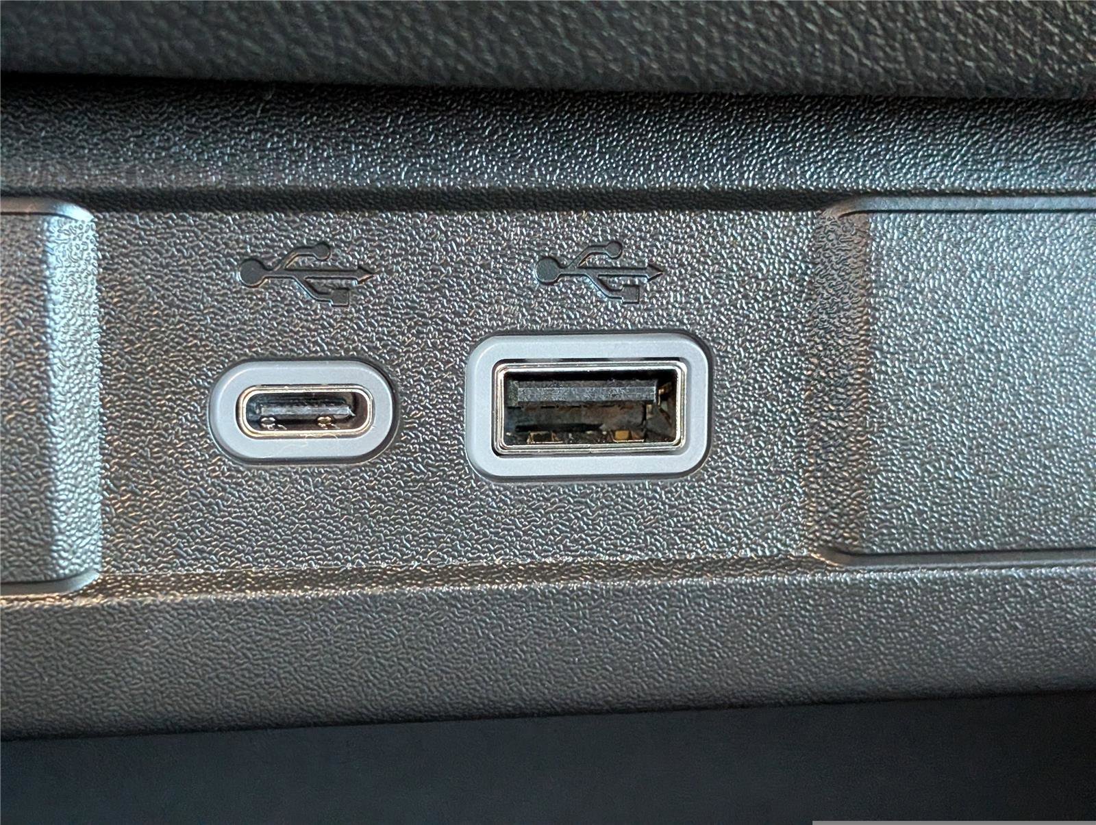 Used 2025 Chevrolet Colorado Z71 w/ Midnight Edition image 26