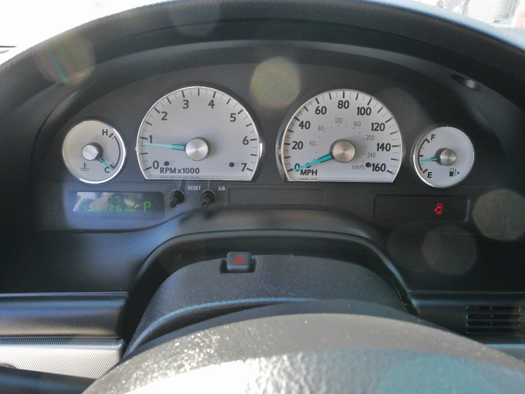 Used 2005 Ford Thunderbird image 24