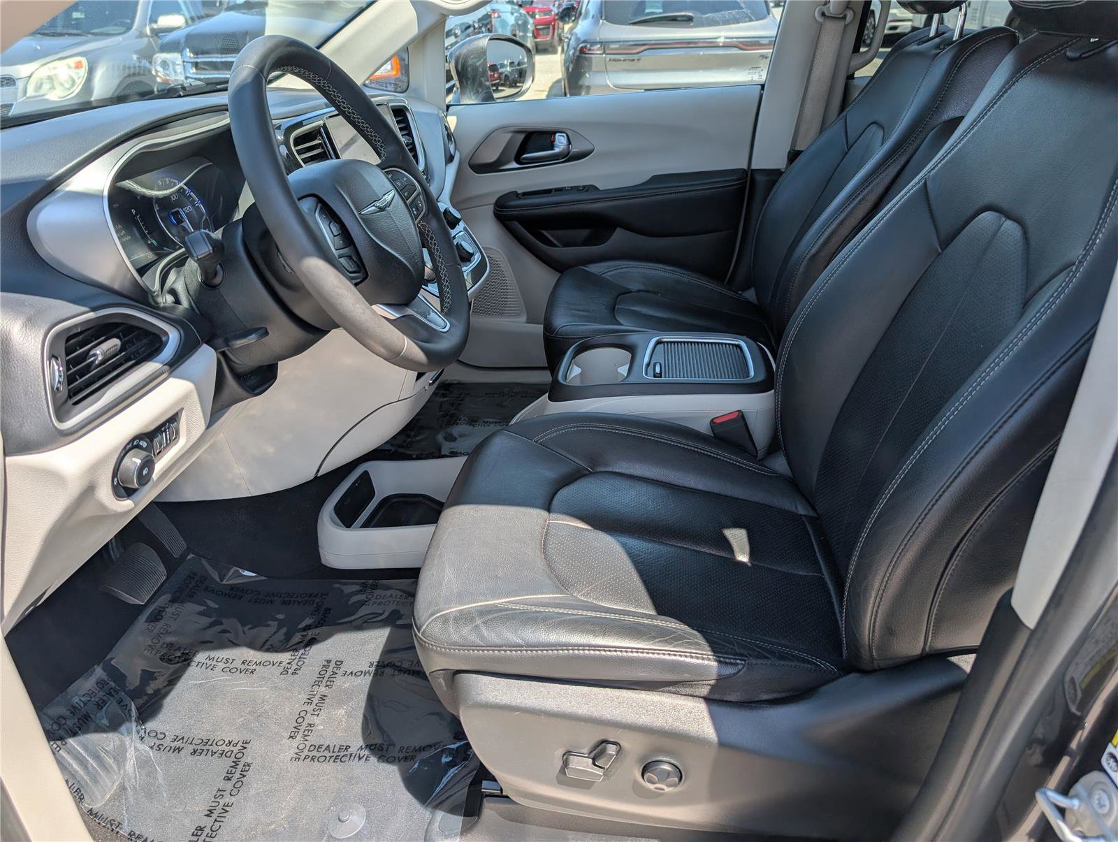 Used 2022 Chrysler Pacifica Touring-L FWD image 17