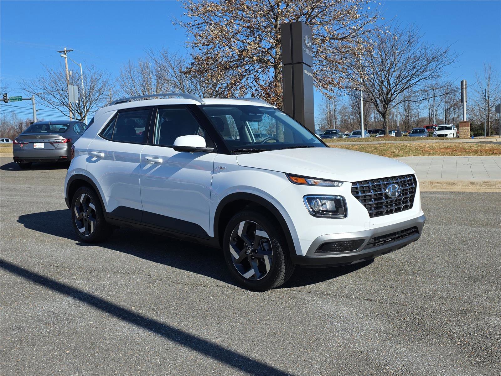 Certified 2025 Hyundai Venue SEL image 2