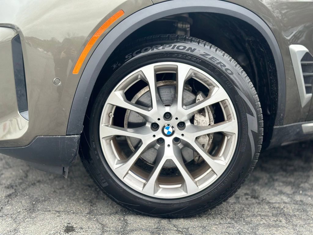 Certified 2024 BMW X5 xDrive40i w/ Premium Package image 2