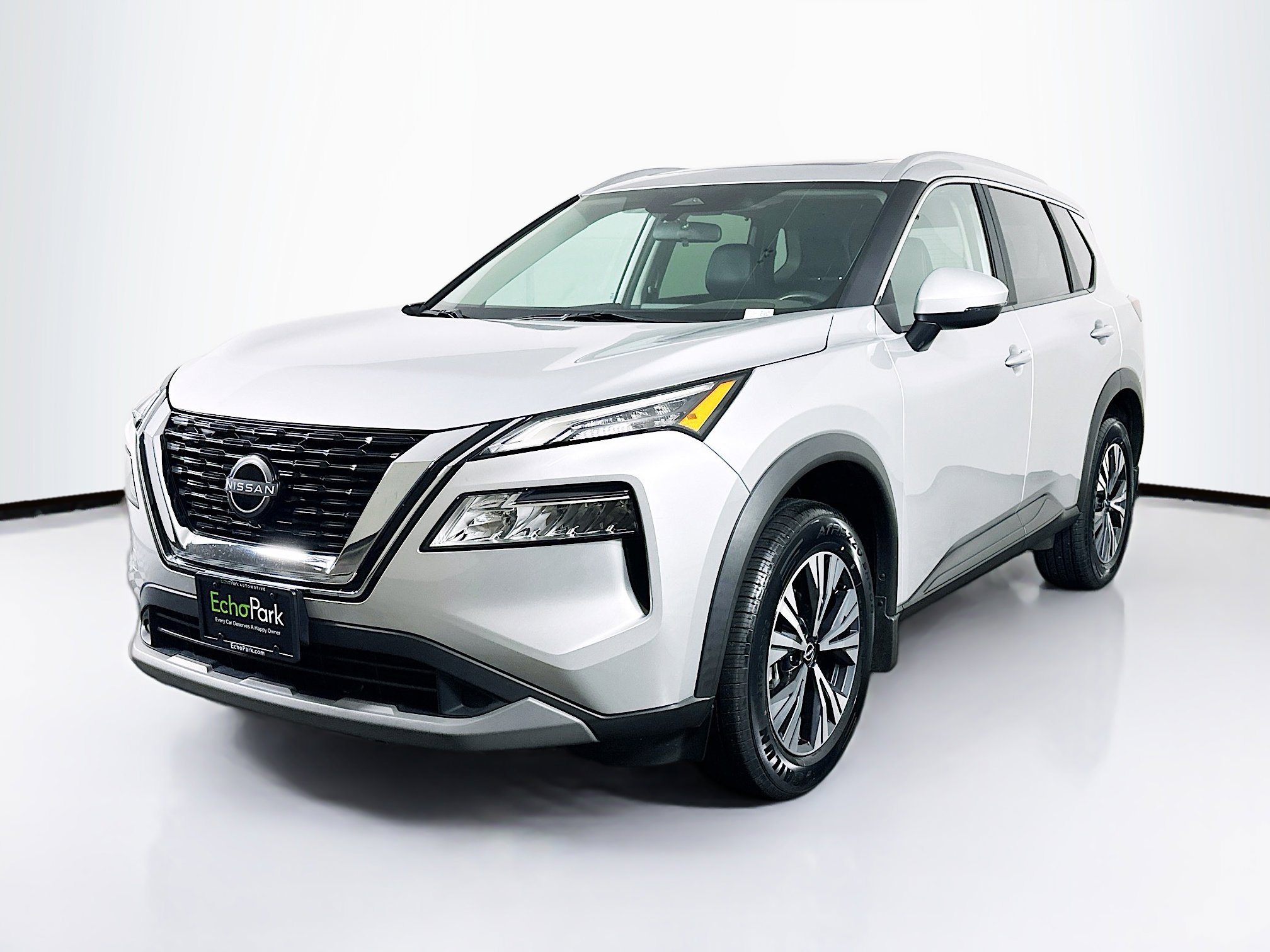 Used 2023 Nissan Rogue SV w/ SV Premium Package image 3