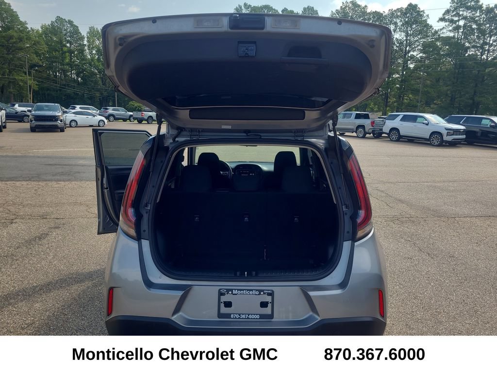 Used 2025 Kia Soul LX w/ LX Technology Package FWD image 27