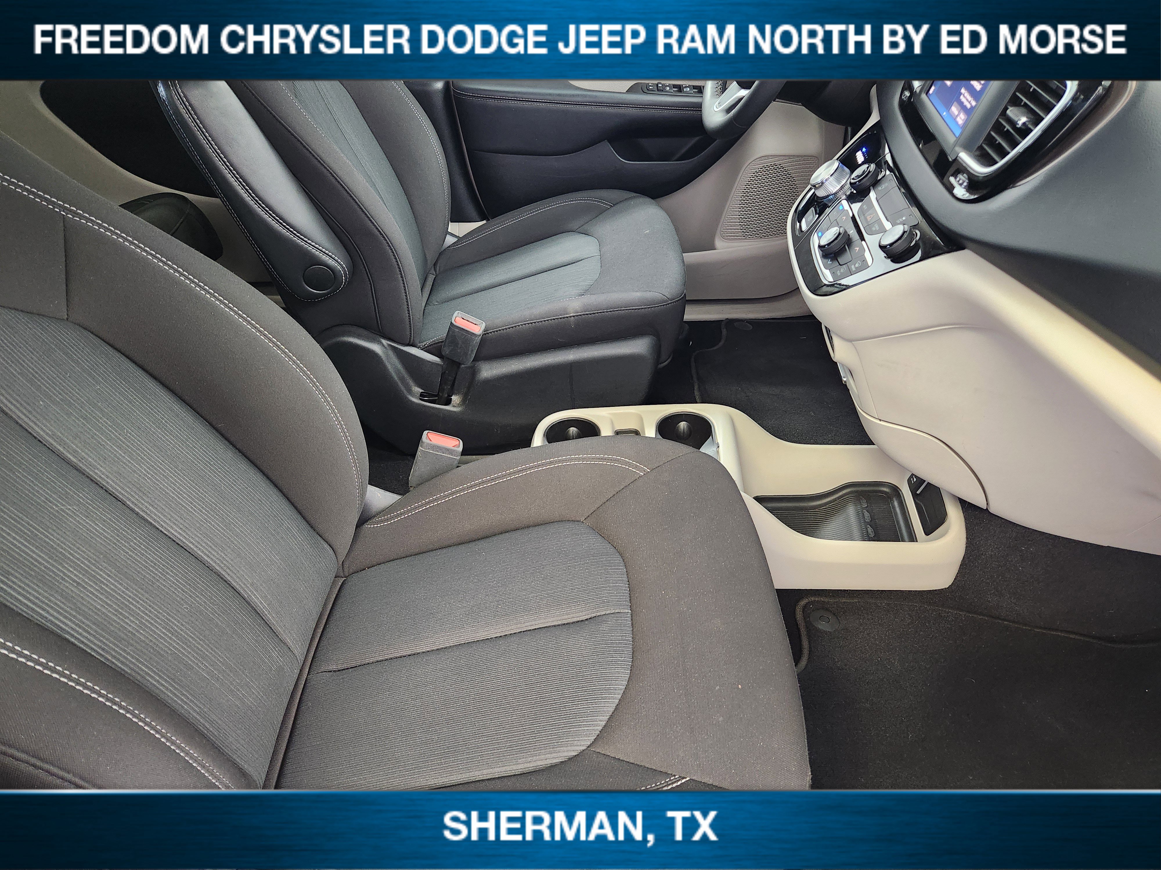 Used 2023 Chrysler Voyager LX image 10