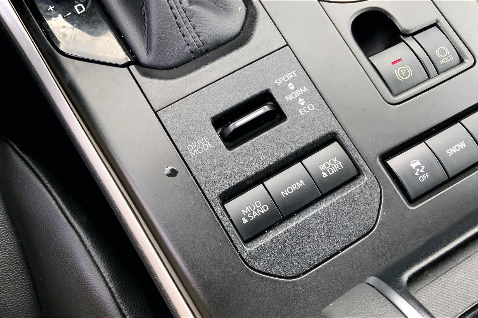 Used 2020 Toyota Highlander XLE AWD/4WD image 31
