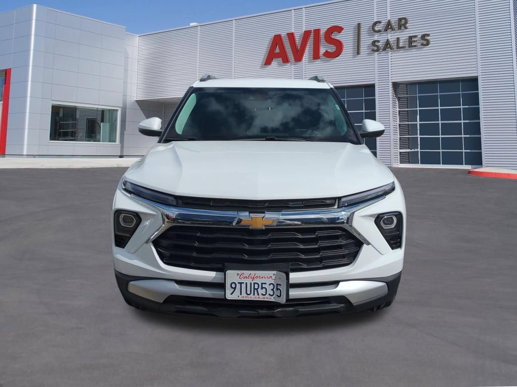Used 2025 Chevrolet TrailBlazer LT AWD/4WD image 2