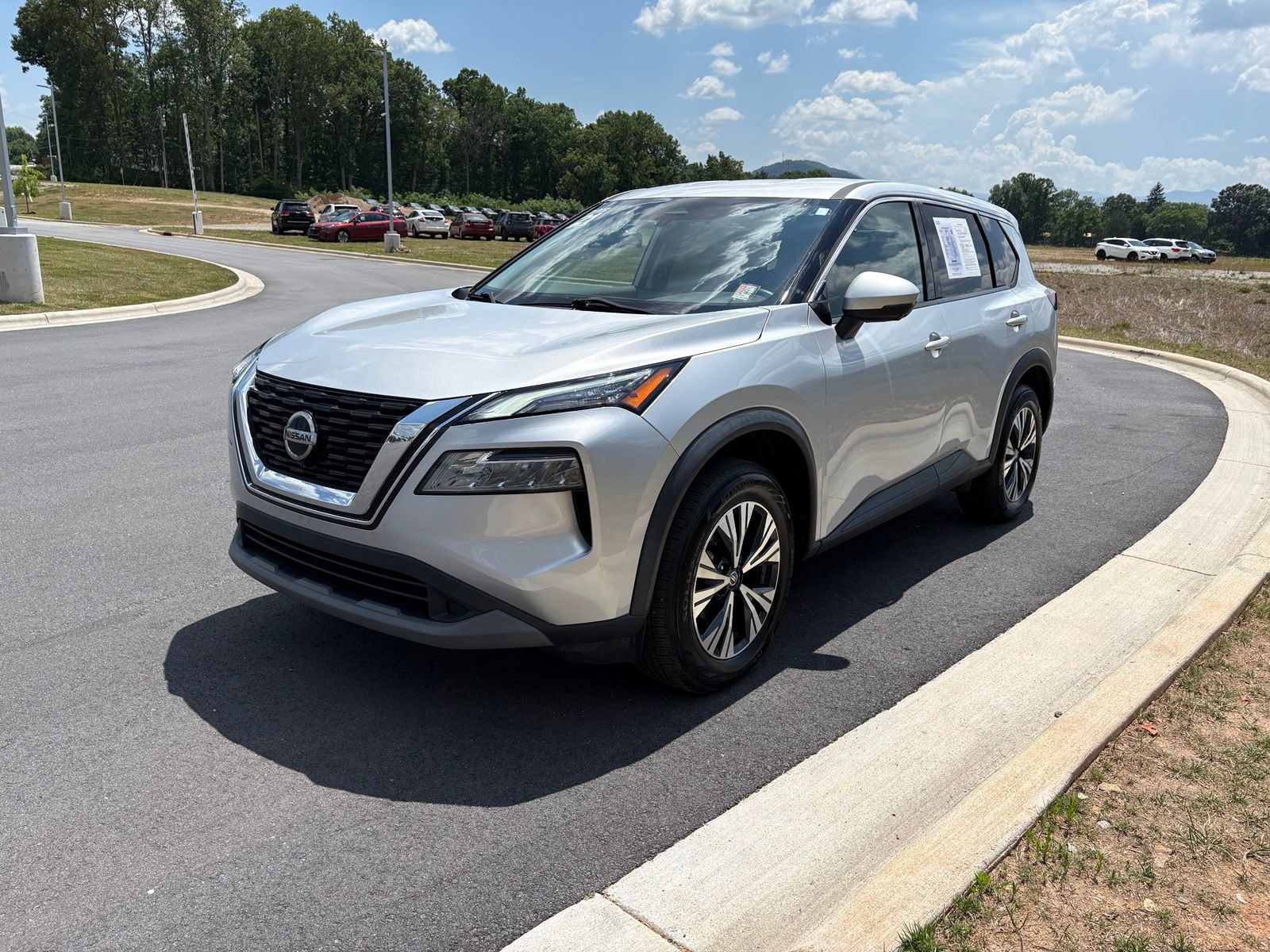 Used 2021 Nissan Rogue SV AWD/4WD image 3