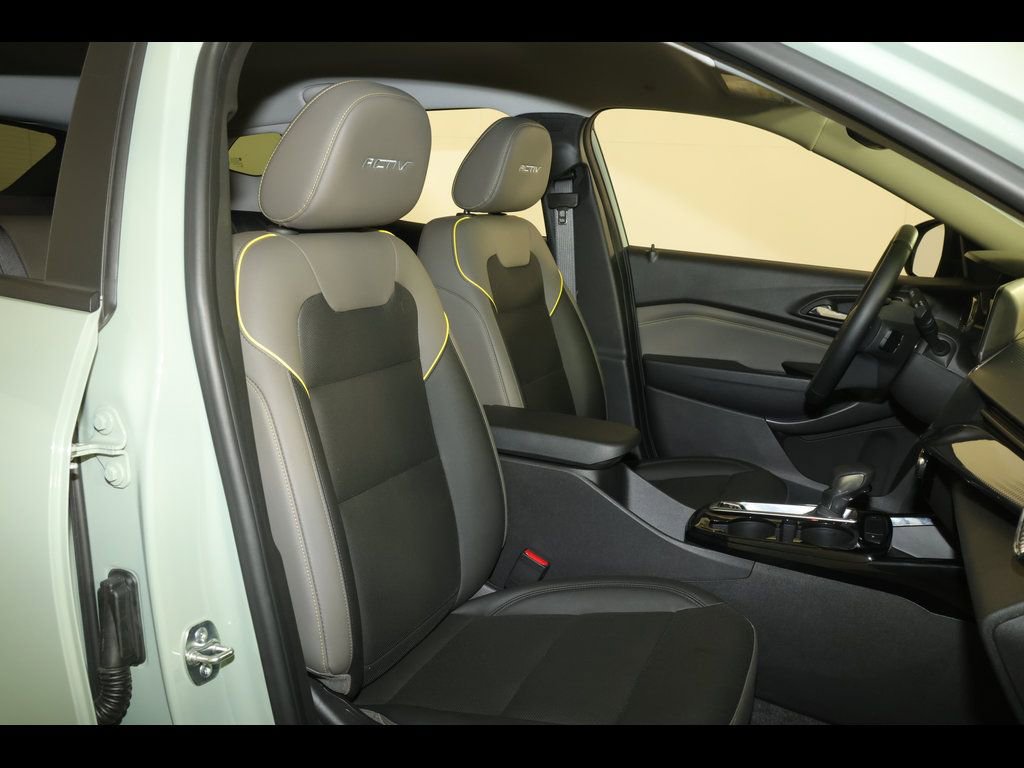 Used 2025 Chevrolet Trax ACTIV w/ Driver Confidence Package FWD image 28