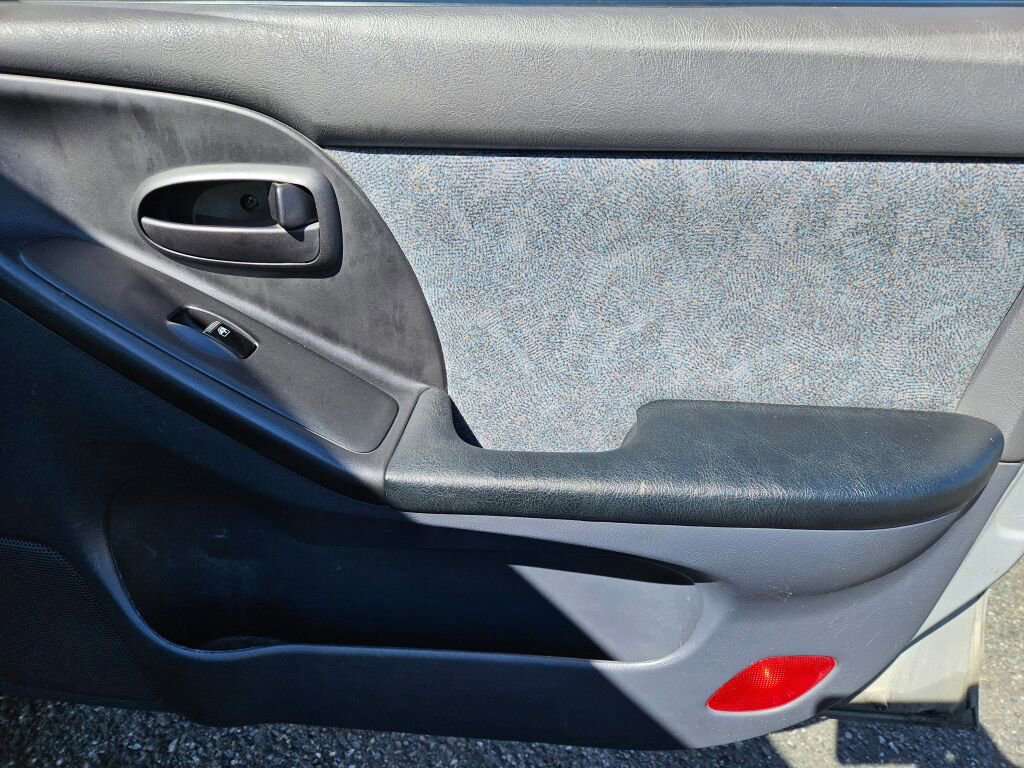 Used 2001 Hyundai Elantra GLS image 16