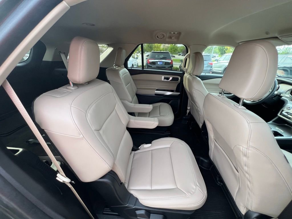 Used 2023 Ford Explorer XLT w/ Equipment Group 202A image 27