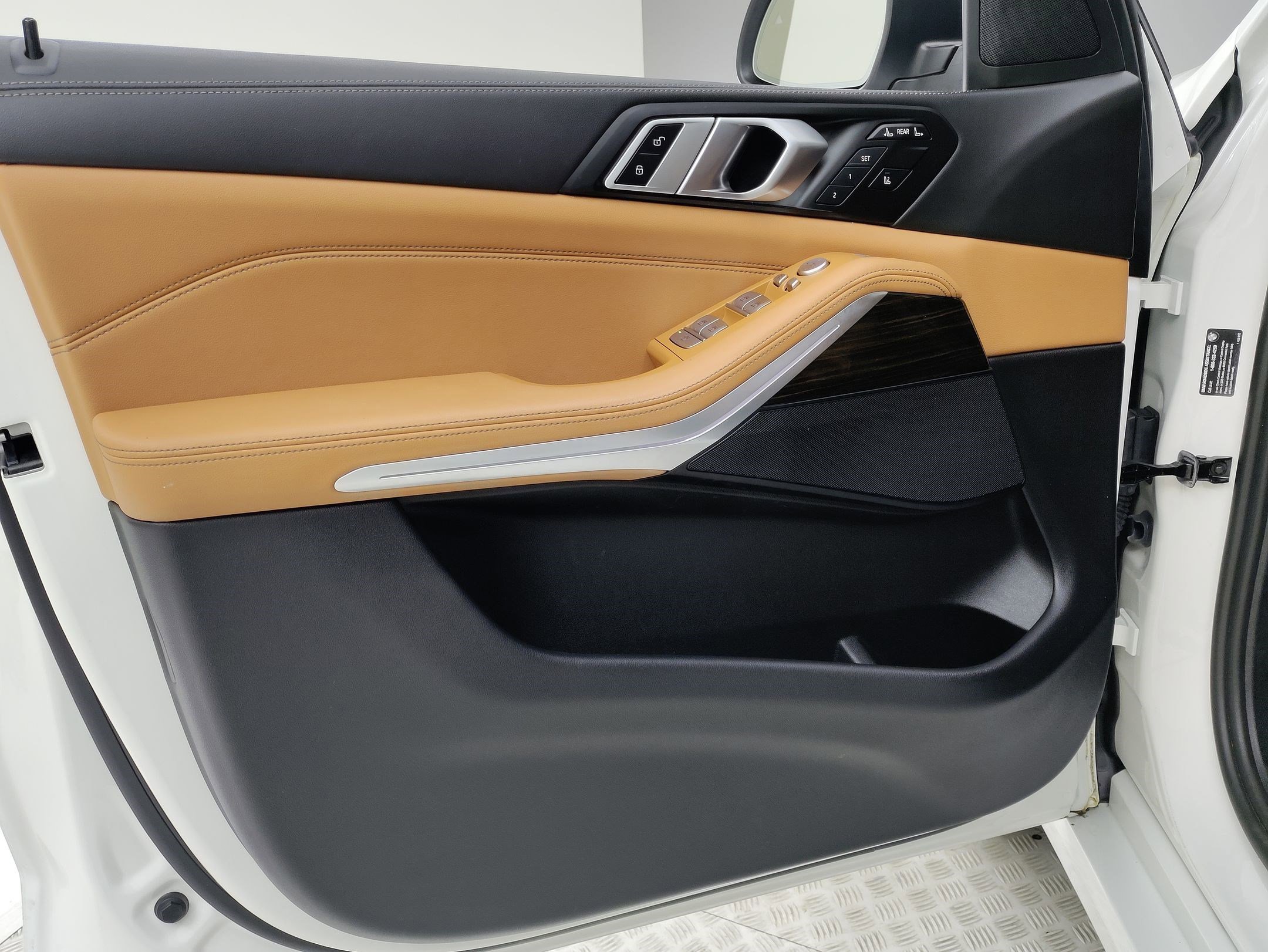 Certified 2024 BMW X7 xDrive40i w/ Parking Assistance Package image 11