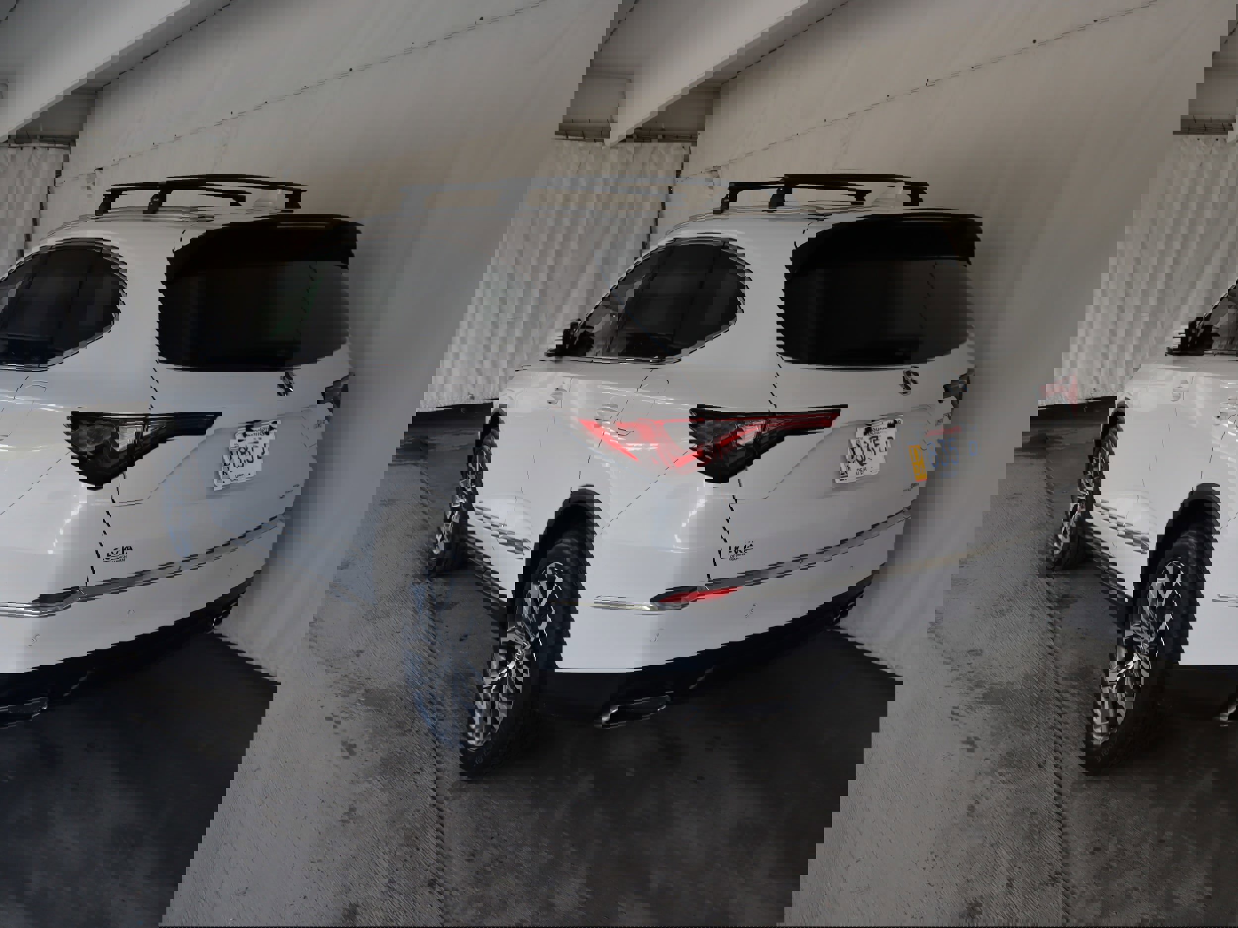 Used 2023 Acura MDX SH-AWD w/ Technology Package image 24