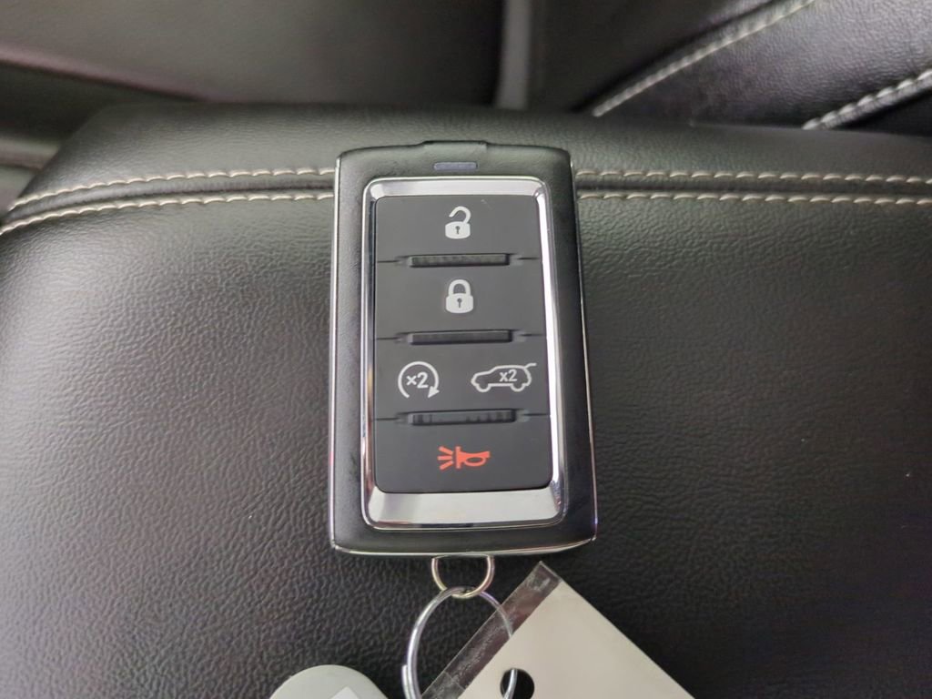 Used 2023 Jeep Grand Cherokee Limited w/ Luxury Tech Group II AWD/4WD image 40