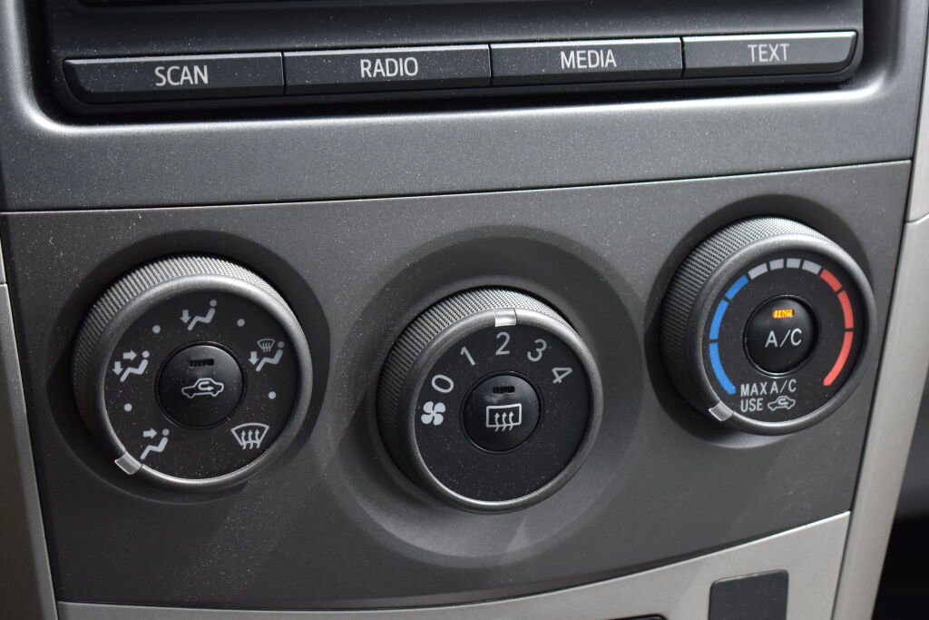 Used 2012 Toyota Corolla LE image 12