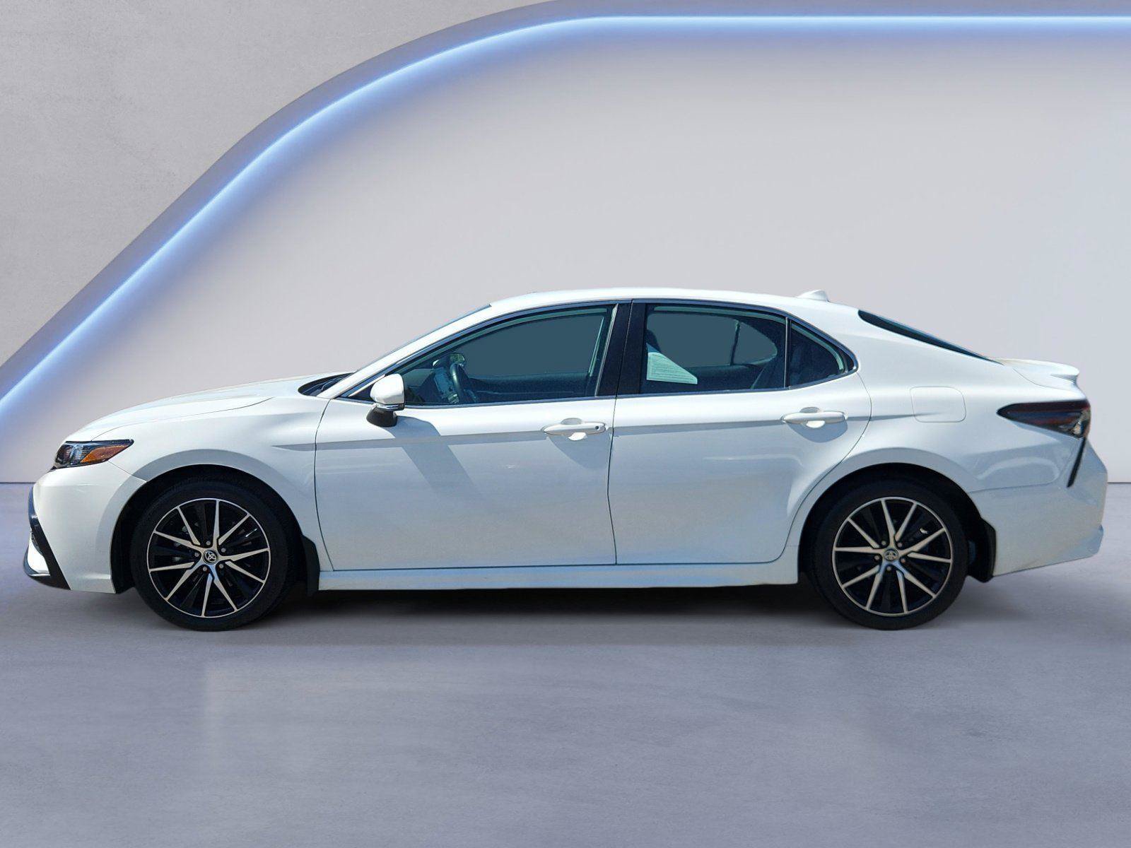 Used 2023 Toyota Camry SE FWD image 6