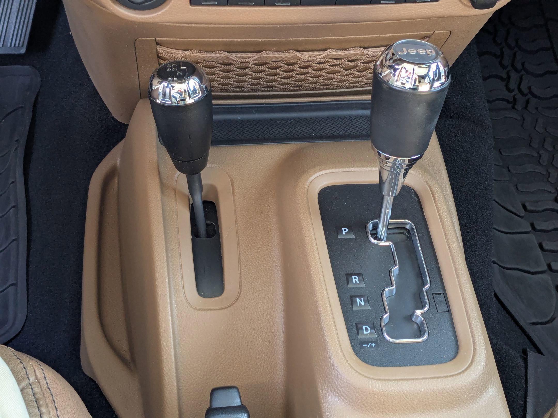 Used 2017 Jeep Wrangler Unlimited Rubicon w/ Connectivity Group image 23