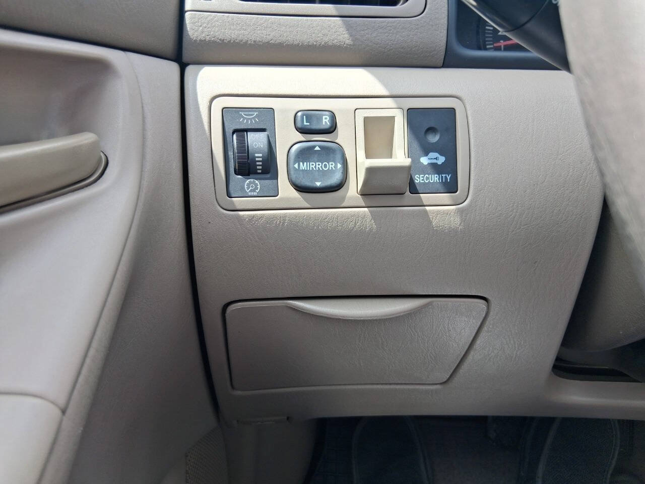 Used 2005 Toyota Corolla CE FWD image 24