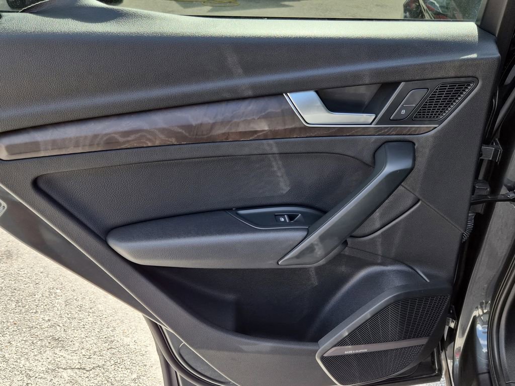 Used 2018 Audi Q5 2.0T Premium Plus w/ Premium Plus Package image 17