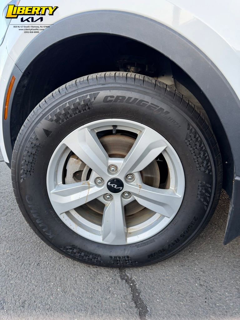 Used 2022 Kia Sorento LX image 16